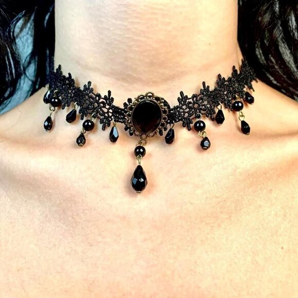 Elegant Black Layered Velvet Leather Necklace for Women - Adjustable Gothic Styl - Picture 4 of 6